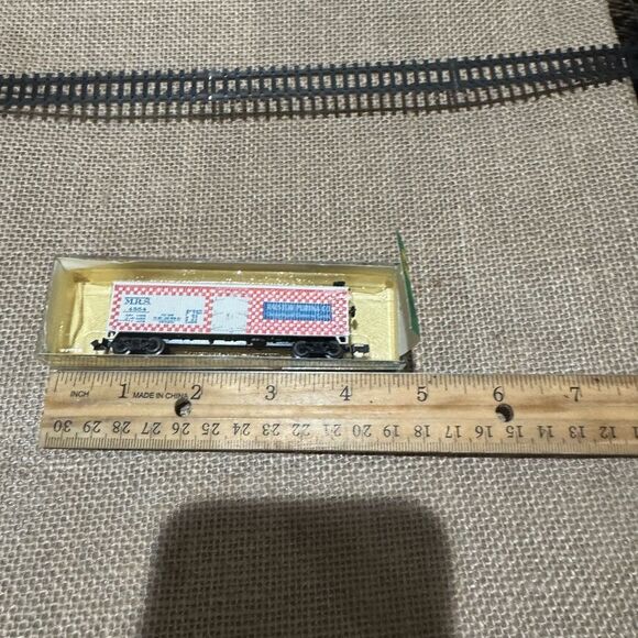 MiniTrix N Scale Box Car - Picture 2 of 8